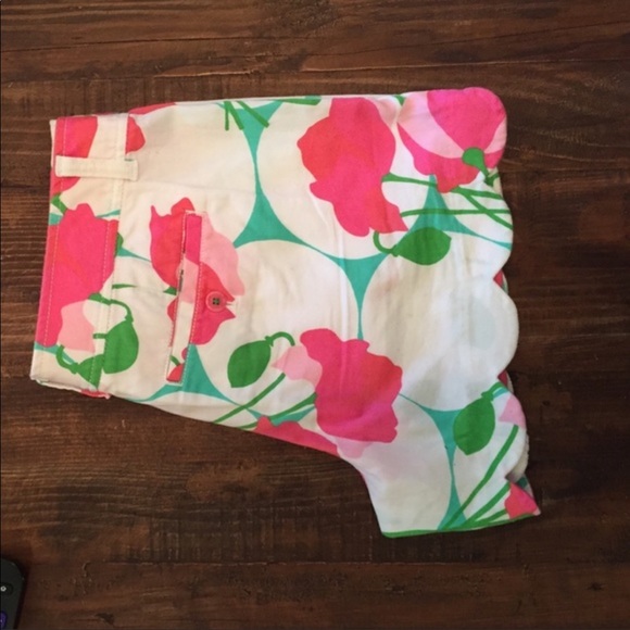 Lilly Pulitzer floral shorts - Picture 2 of 3